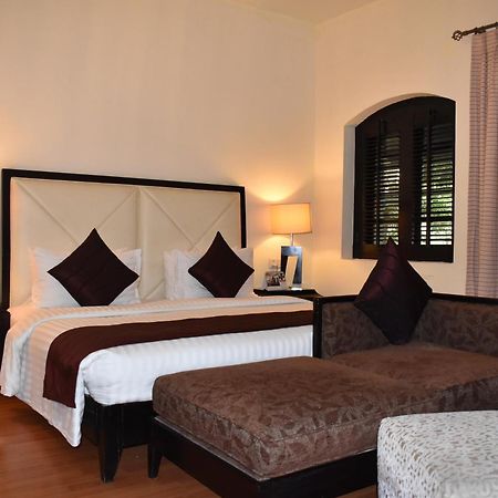 Ramada Plaza By Wyndham Karachi Airport Hotel Dış mekan fotoğraf A bedroom at the resort