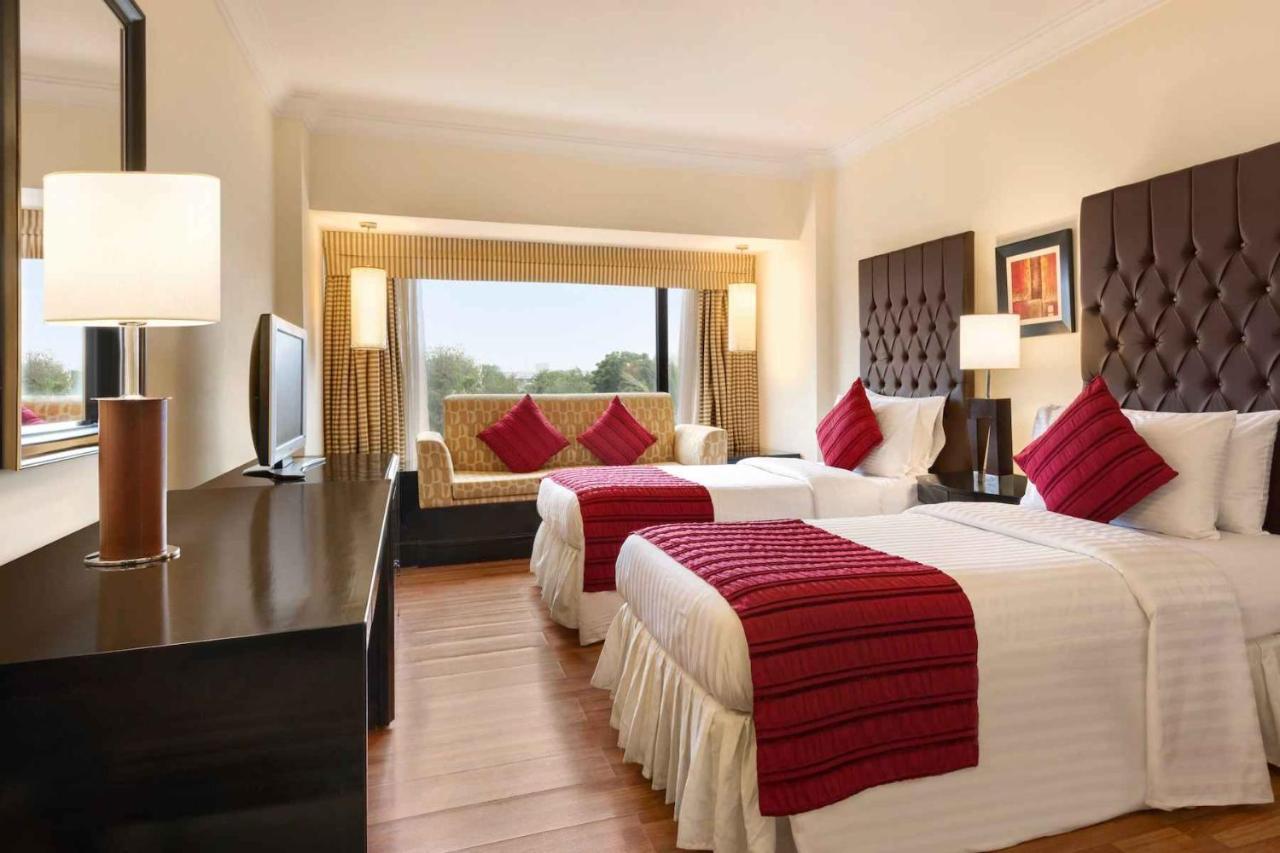 Ramada Plaza By Wyndham Karachi Airport Hotel Dış mekan fotoğraf A room at the hotel
