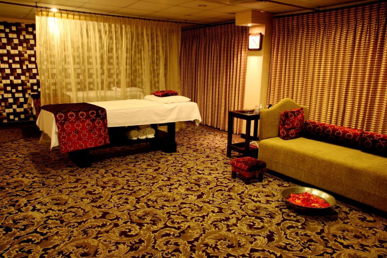 Ramada Plaza By Wyndham Karachi Airport Hotel Dış mekan fotoğraf A spa treatment room