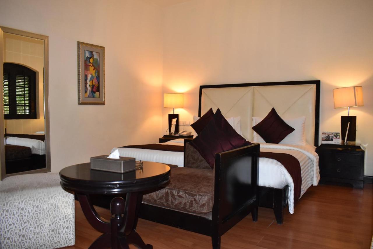 Ramada Plaza By Wyndham Karachi Airport Hotel Dış mekan fotoğraf A bedroom at the hotel