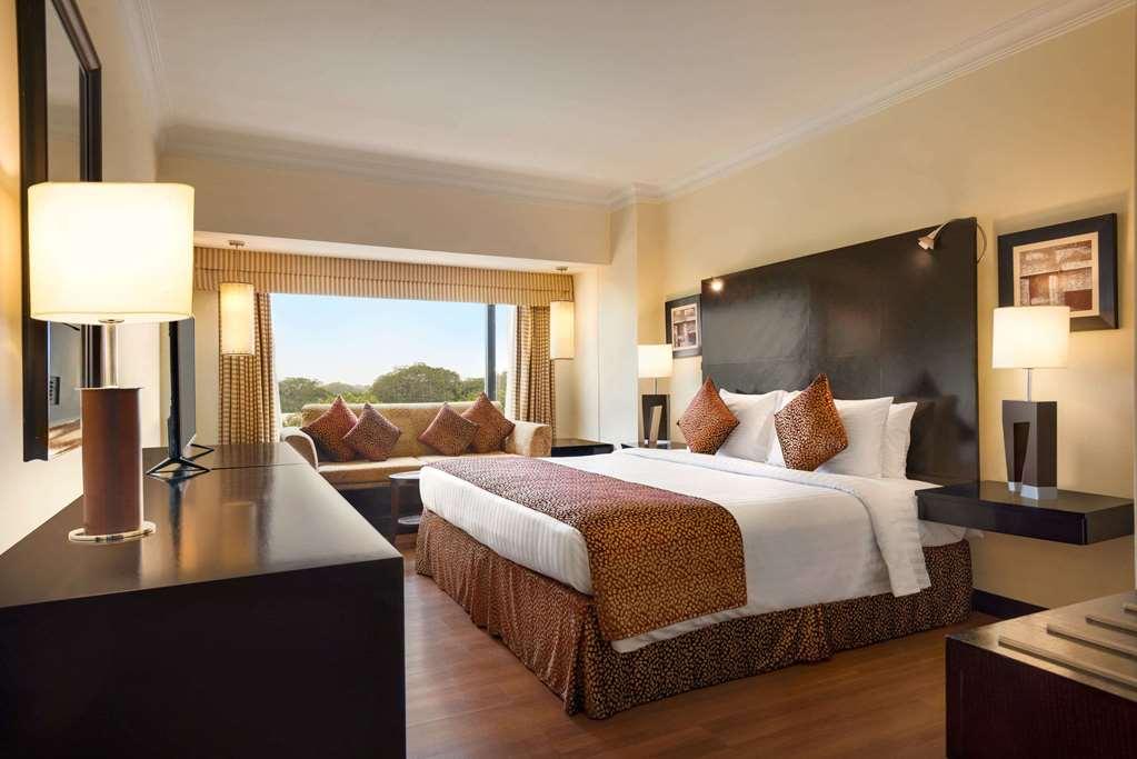 Ramada Plaza By Wyndham Karachi Airport Hotel Oda fotoğraf A room at the Taj Bengal