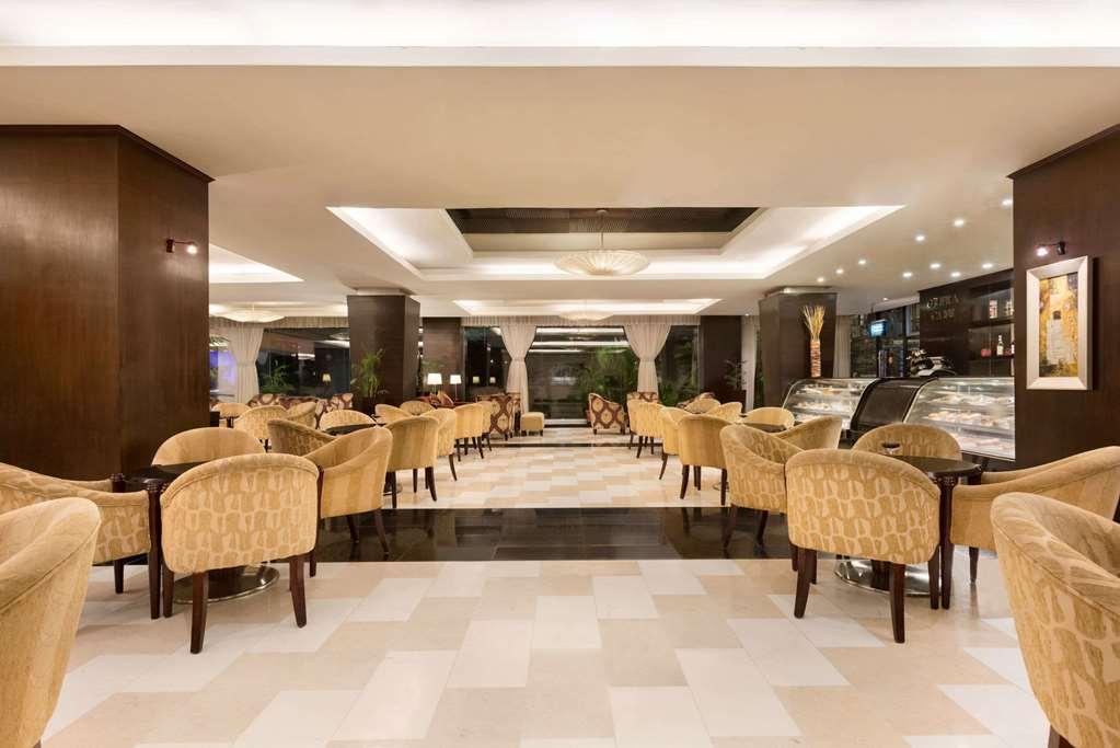 Ramada Plaza By Wyndham Karachi Airport Hotel Konforlar fotoğraf The lobby
