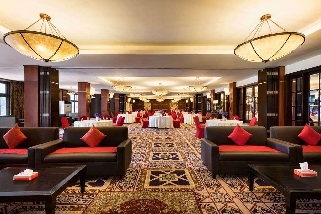 Ramada Plaza By Wyndham Karachi Airport Hotel Konforlar fotoğraf The Royal Ballroom
