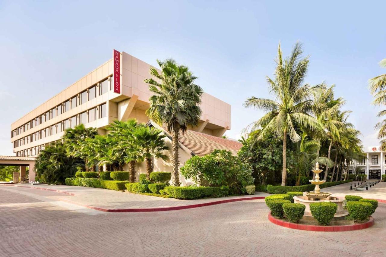 Ramada Plaza By Wyndham Karachi Airport Hotel Dış mekan fotoğraf The hotel in 2012