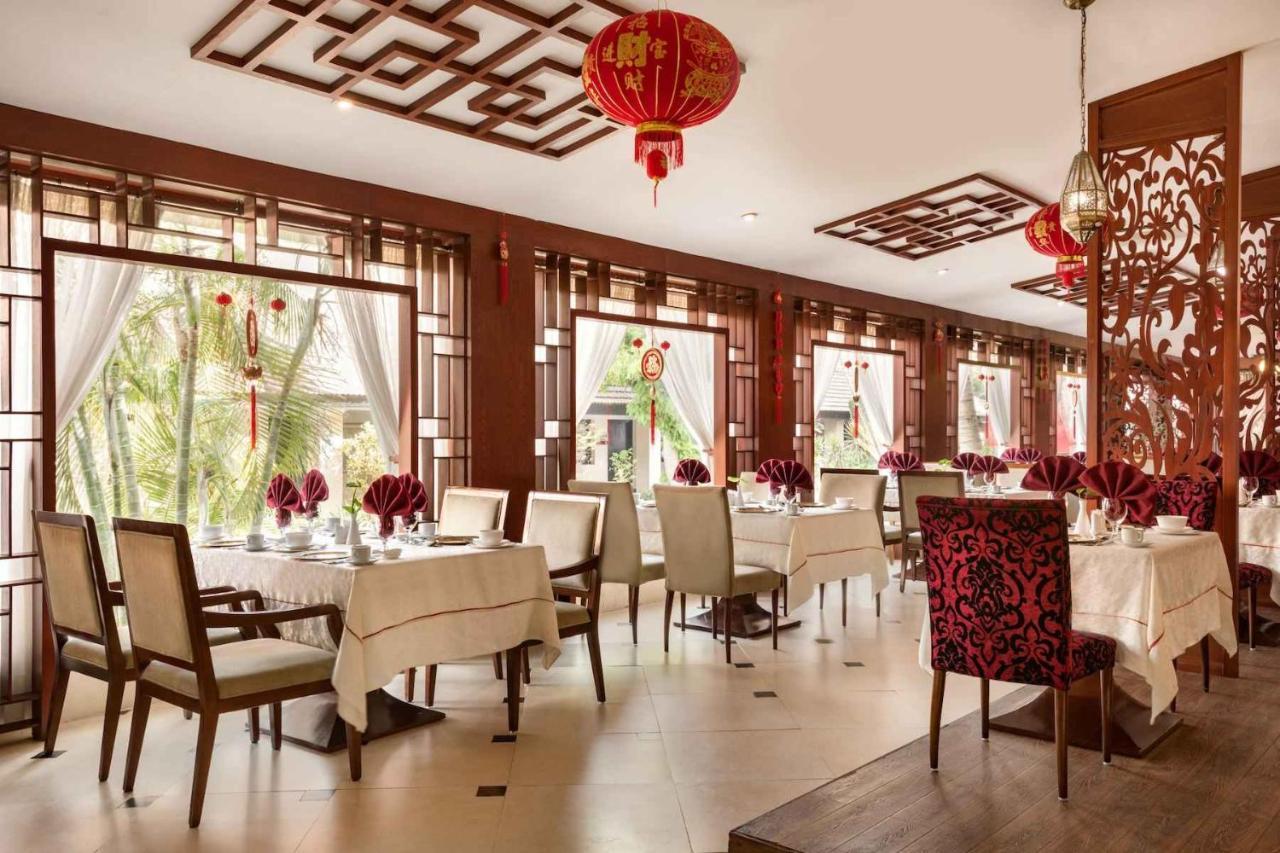 Ramada Plaza By Wyndham Karachi Airport Hotel Dış mekan fotoğraf Interior of a restaurant